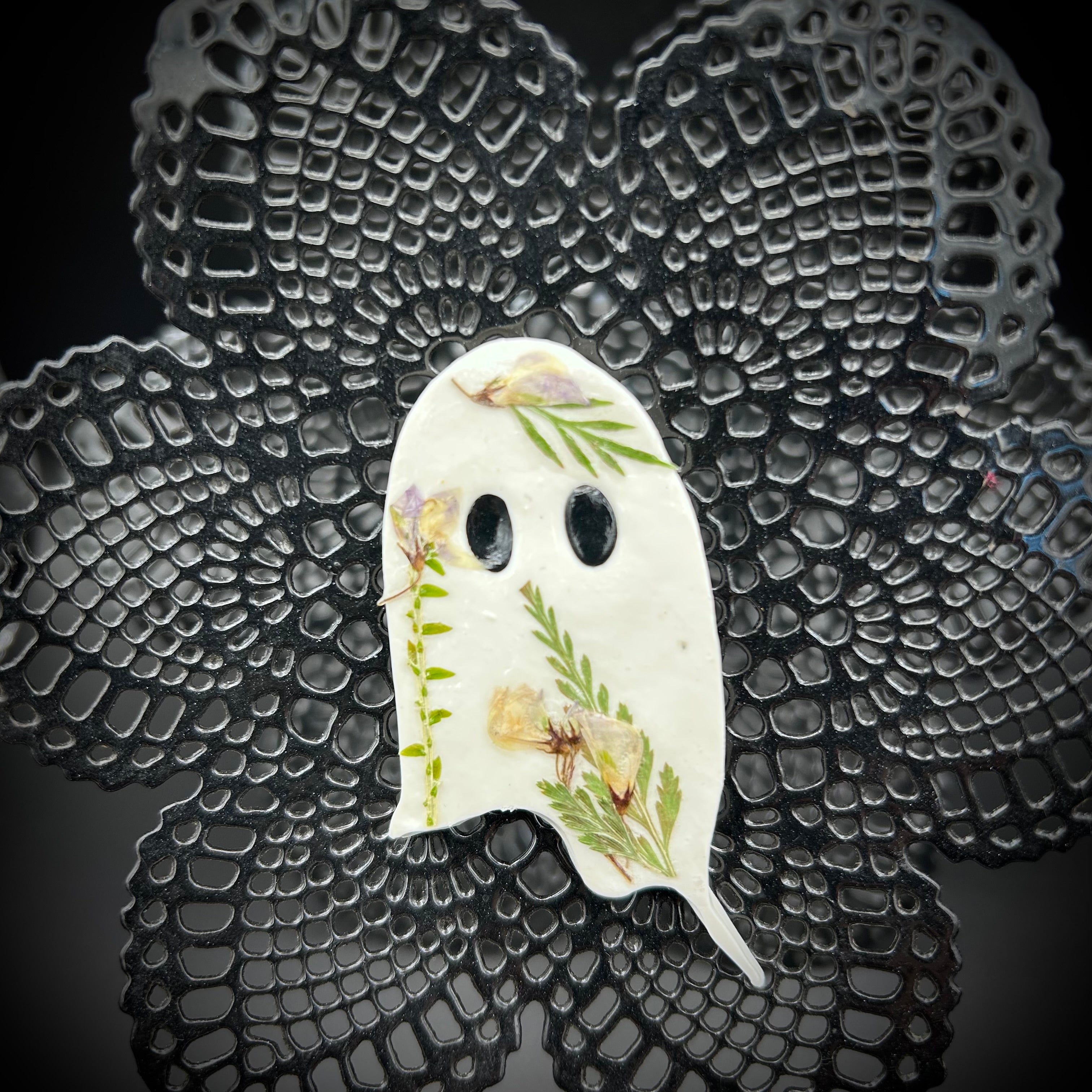 Botanical Ghost Magnet
